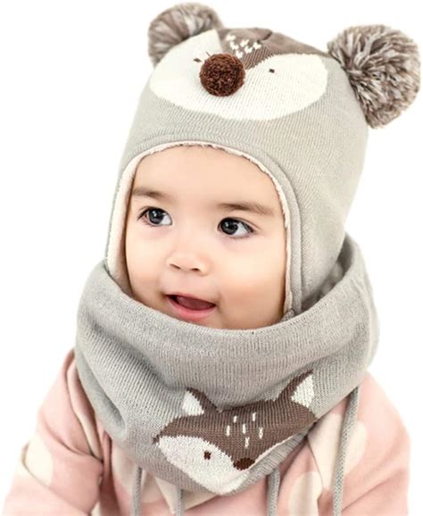 Cappelli e calze per bambini .